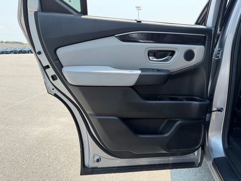 Used 2025 Honda Pilot Elite image 25
