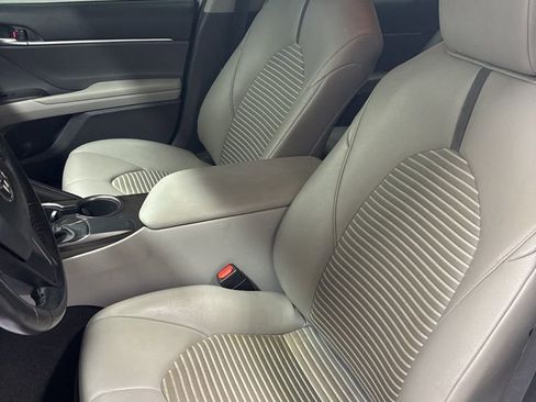 Used 2021 Toyota Camry SE FWD image 9