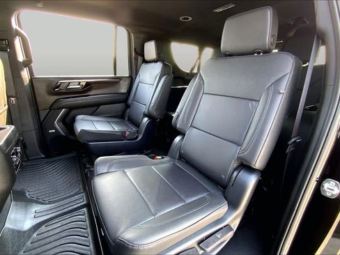 Used 2026 Chevrolet Suburban LT w/ Comfort Package RWD image 20