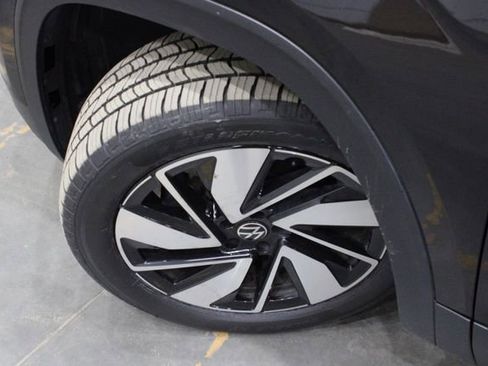 Used 2024 Volkswagen Atlas SE image 42