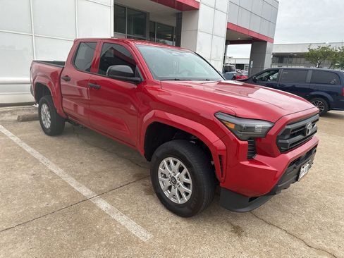 Used 2026 Toyota Tacoma SR image 3