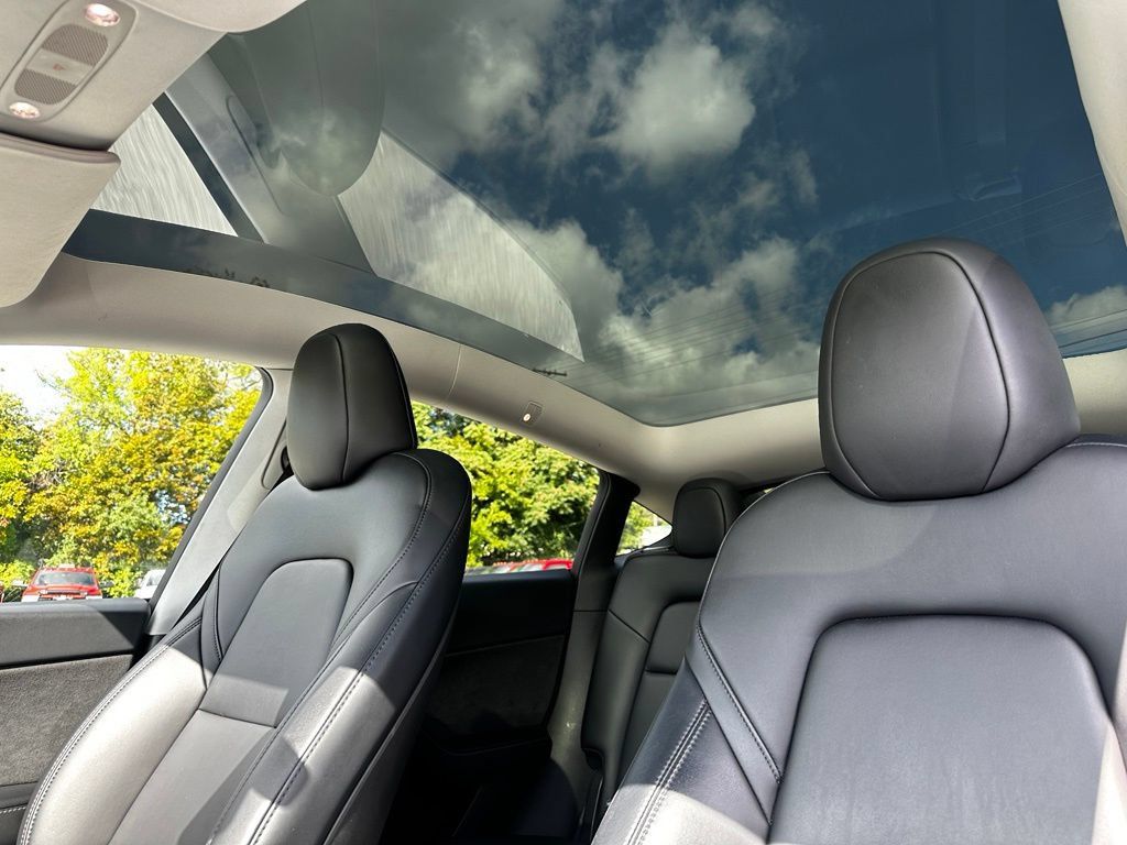 Used 2025 Tesla Model Y Long Range AWD/4WD image 14