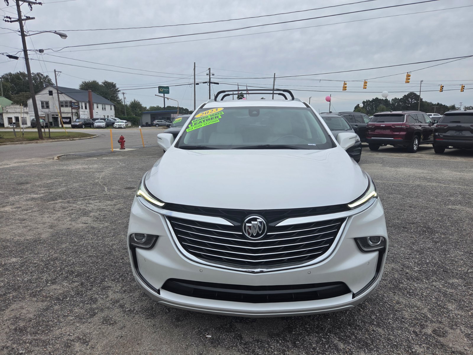 Used 2023 Buick Enclave Essence FWD image 2
