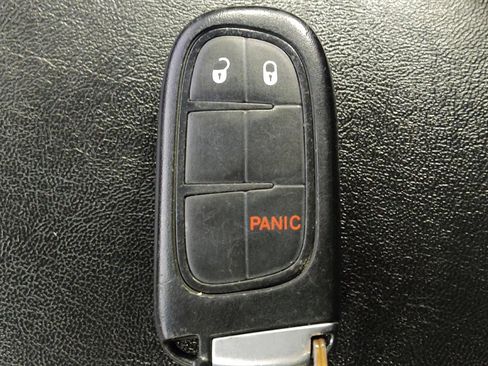 Used 2020 Jeep Cherokee Trailhawk AWD/4WD image 32