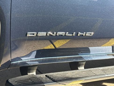 Used 2022 GMC Sierra 3500 Denali image 16