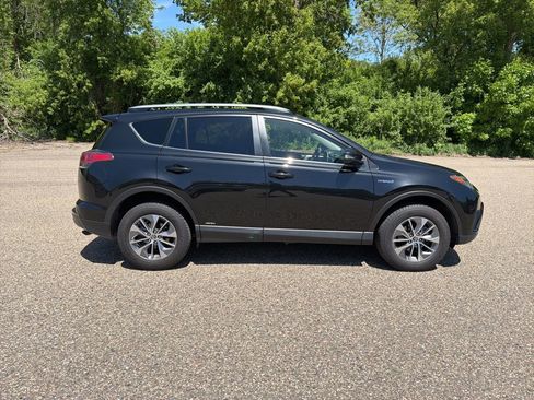 Used 2018 Toyota RAV4 LE w/ Carpet Mat Package AWD/4WD image 17