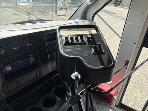 Used 2006 Chevrolet Express 3500 w/ School Bus Package RWD image 35