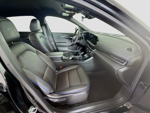 Used 2025 Buick Envista Sport Touring FWD image 29