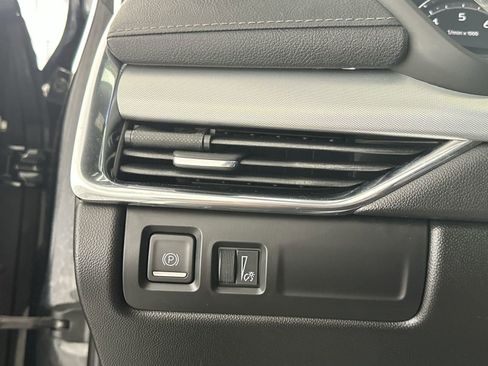 Used 2019 Cadillac XT4 Premium Luxury w/ Cold Weather Package AWD/4WD image 18