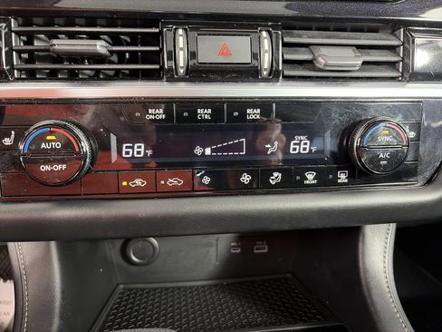 Used 2022 Nissan Pathfinder SV w/ SV Premium Package AWD/4WD image 24