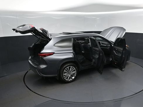 Used 2023 Toyota Highlander Platinum FWD image 50