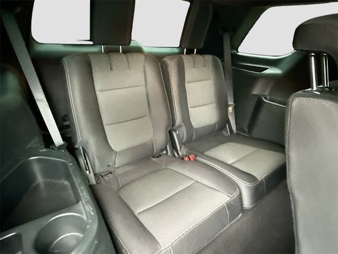 Used 2018 Ford Explorer XLT image 26
