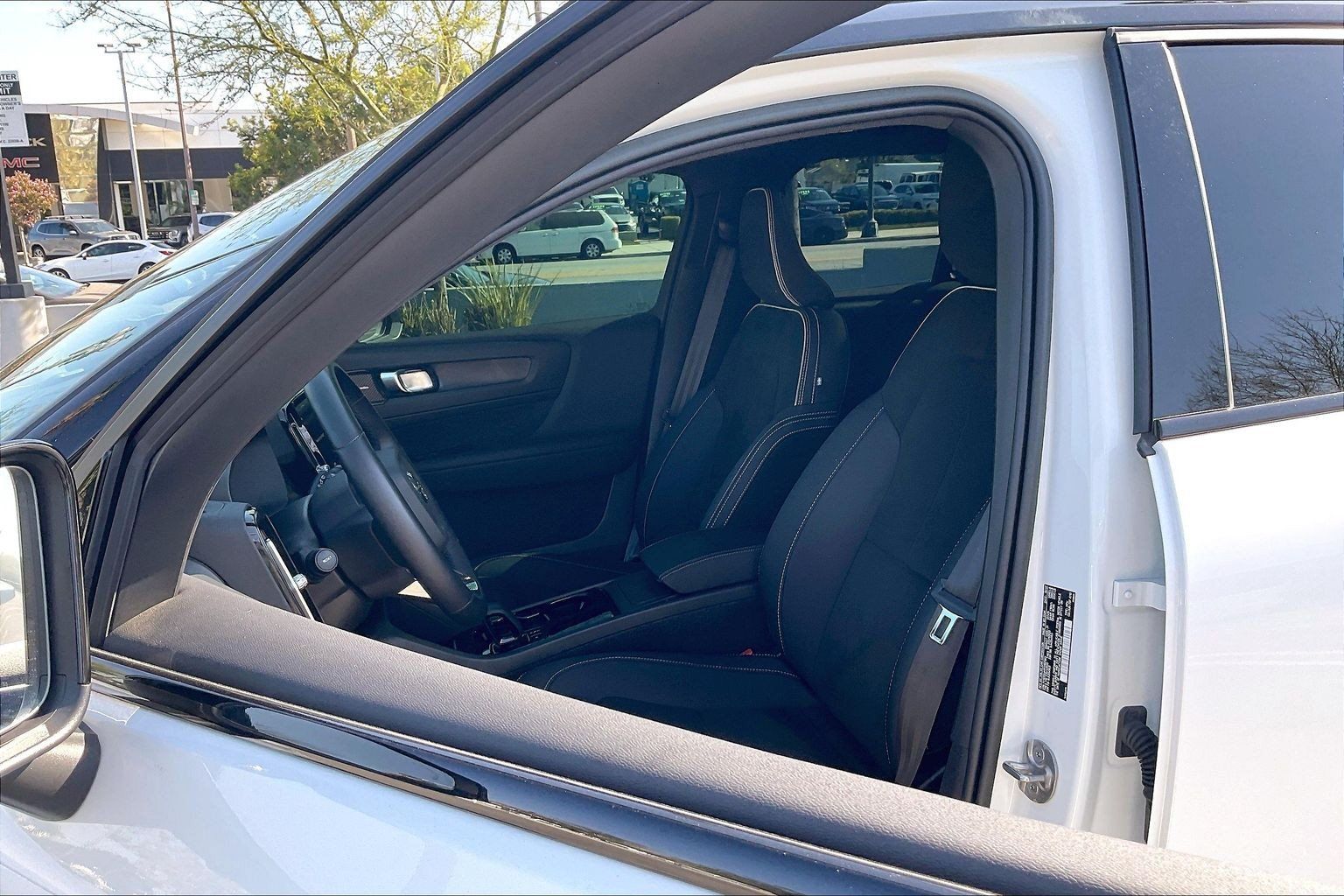Used 2023 Volvo XC40 Recharge Ultimate AWD/4WD image 8