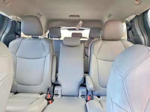 Used 2025 Toyota Sienna XLE FWD image 7