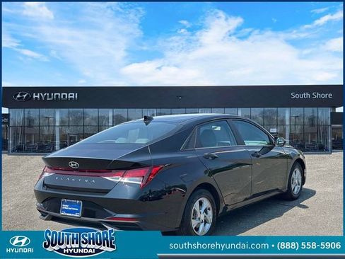 Certified 2023 Hyundai Elantra SE FWD image 6