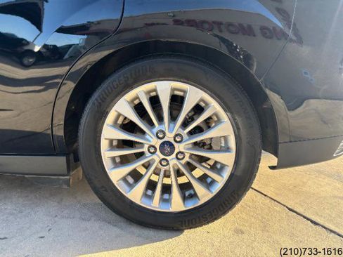 Used 2017 Ford C-MAX SE w/ Cold Weather Package image 32