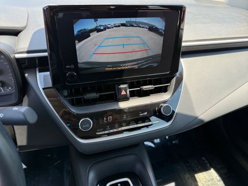 Used 2025 Toyota Corolla LE FWD image 19