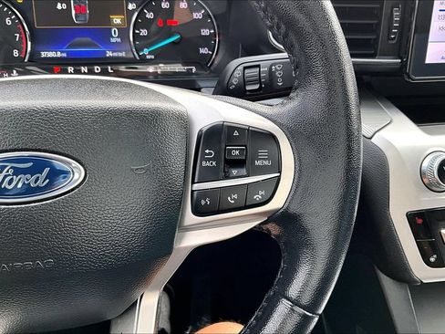 Used 2022 Ford Explorer XLT w/ Equipment Group 202A AWD/4WD image 18