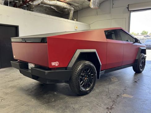 Used 2024 Tesla Cybertruck AWD Crew Cab image 4