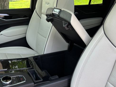 Used 2024 Cadillac Escalade Sport w/ LPO, ONYX Package AWD/4WD image 15