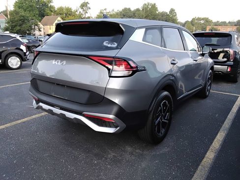 Used 2023 Kia Sportage LX AWD/4WD image 6