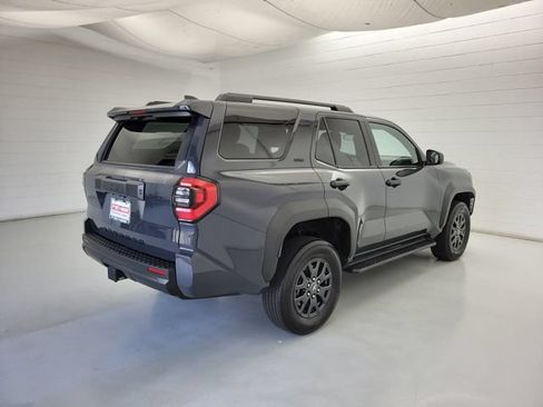 Used 2025 Toyota 4Runner SR5 AWD/4WD image 5