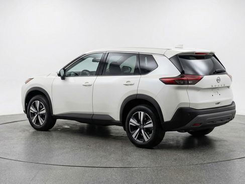 Used 2025 Nissan Rogue SV image 6