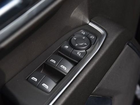 Used 2025 GMC Sierra 1500 SLT image 9