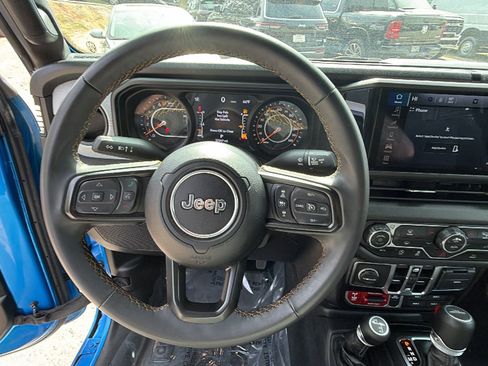 Used 2024 Jeep Gladiator Sport AWD/4WD image 26