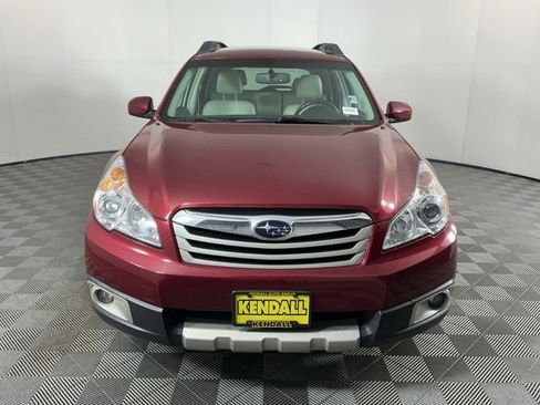Used 2011 Subaru Outback 3.6R Limited image 2