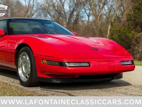 Used 1991 Chevrolet Corvette Coupe image 17