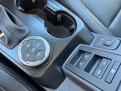 New 2025 Ford Bronco Badlands image 16