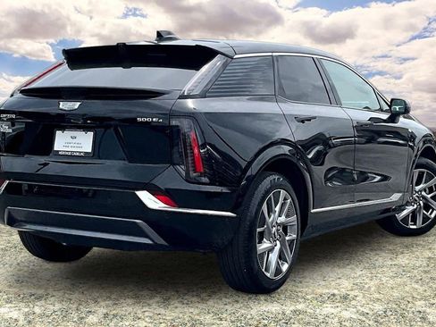 Used 2025 Cadillac Optiq Luxury 2 w/ LPO, Floor Liner Package AWD/4WD image 5