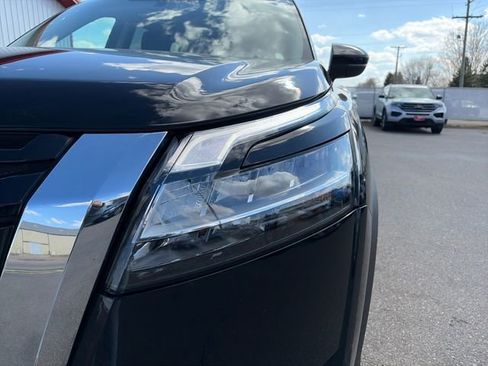 Used 2022 Nissan Pathfinder S AWD/4WD image 17