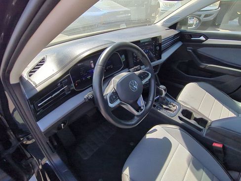 Used 2025 Volkswagen Jetta SE FWD image 15