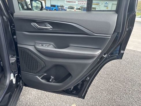 New 2025 Jeep Grand Cherokee Altitude image 18