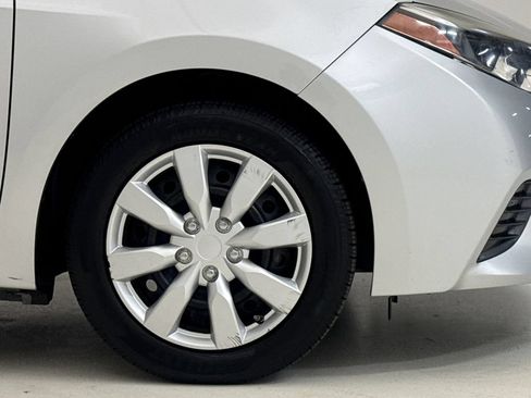 Used 2016 Toyota Corolla LE FWD image 6