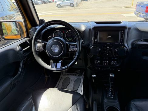Used 2014 Jeep Wrangler Unlimited Sahara image 10