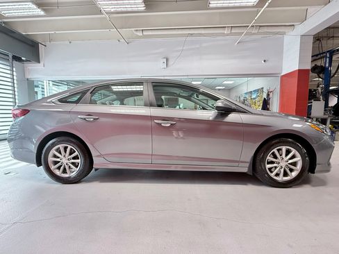 Used 2019 Hyundai Sonata SE w/ Cargo Package FWD image 10