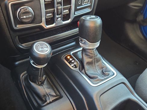 Used 2024 Jeep Wrangler Unlimited Sahara AWD/4WD image 25