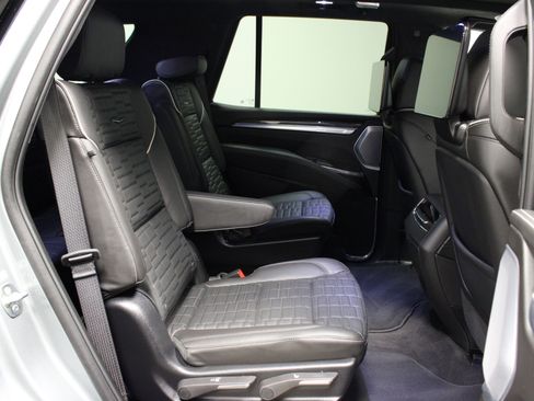 Used 2025 Cadillac Escalade V image 18
