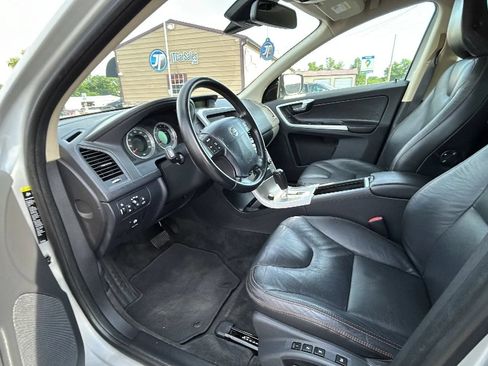 Used 2010 Volvo XC60 T6 AWD/4WD image 2