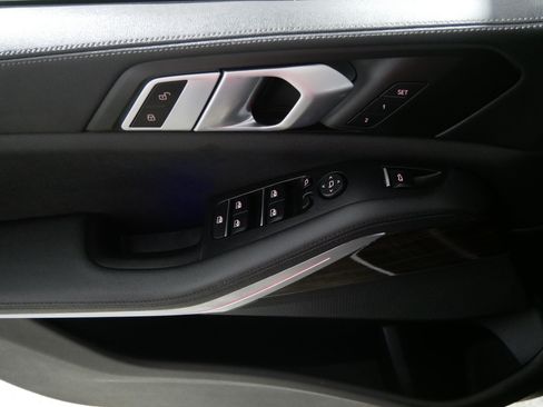 Used 2020 BMW X5 xDrive40i w/ Parking Assistance Package AWD/4WD image 19
