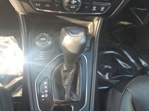 Used 2020 Jeep Cherokee Limited image 22