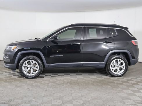 Used 2025 Jeep Compass Latitude AWD/4WD image 17