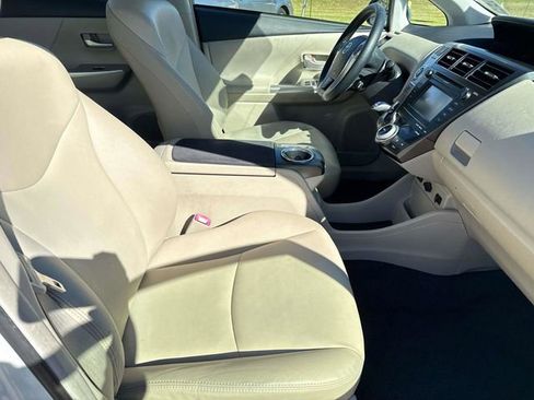 Used 2014 Toyota Prius V Five image 15