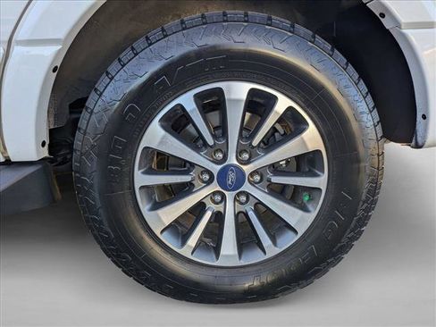 Used 2015 Ford Expedition XLT image 24