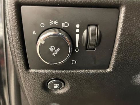 Used 2021 Jeep Grand Cherokee Laredo AWD/4WD image 25