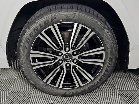 Used 2025 Lexus LX 600 4WD w/ Luxury Package image 9