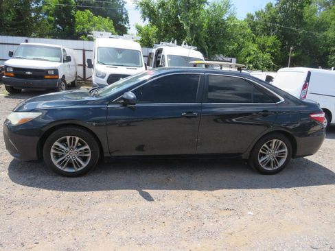 Used 2015 Toyota Camry SE FWD image 31